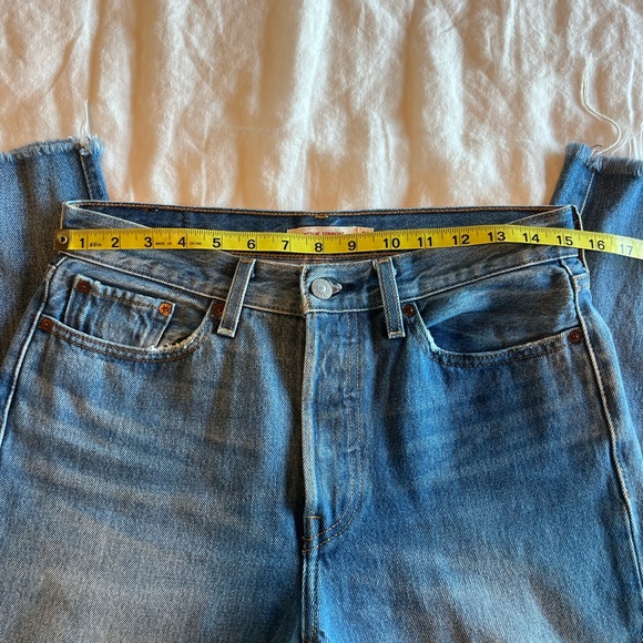 EUC Levi’s Wedgie straight leg jeans - Picture 4 of 6